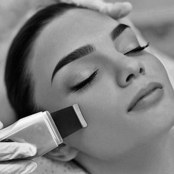 Hloubkové čištění ultrazvukovou špachtlí